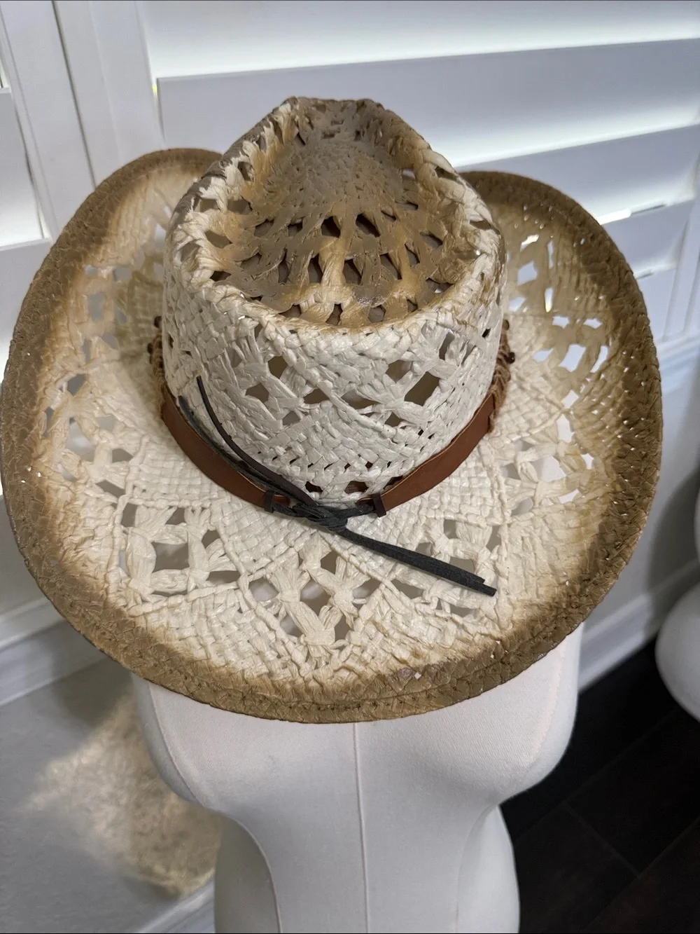 Women’s Crochet Straw Western Hat with Decorative Band - Natural/Tan
